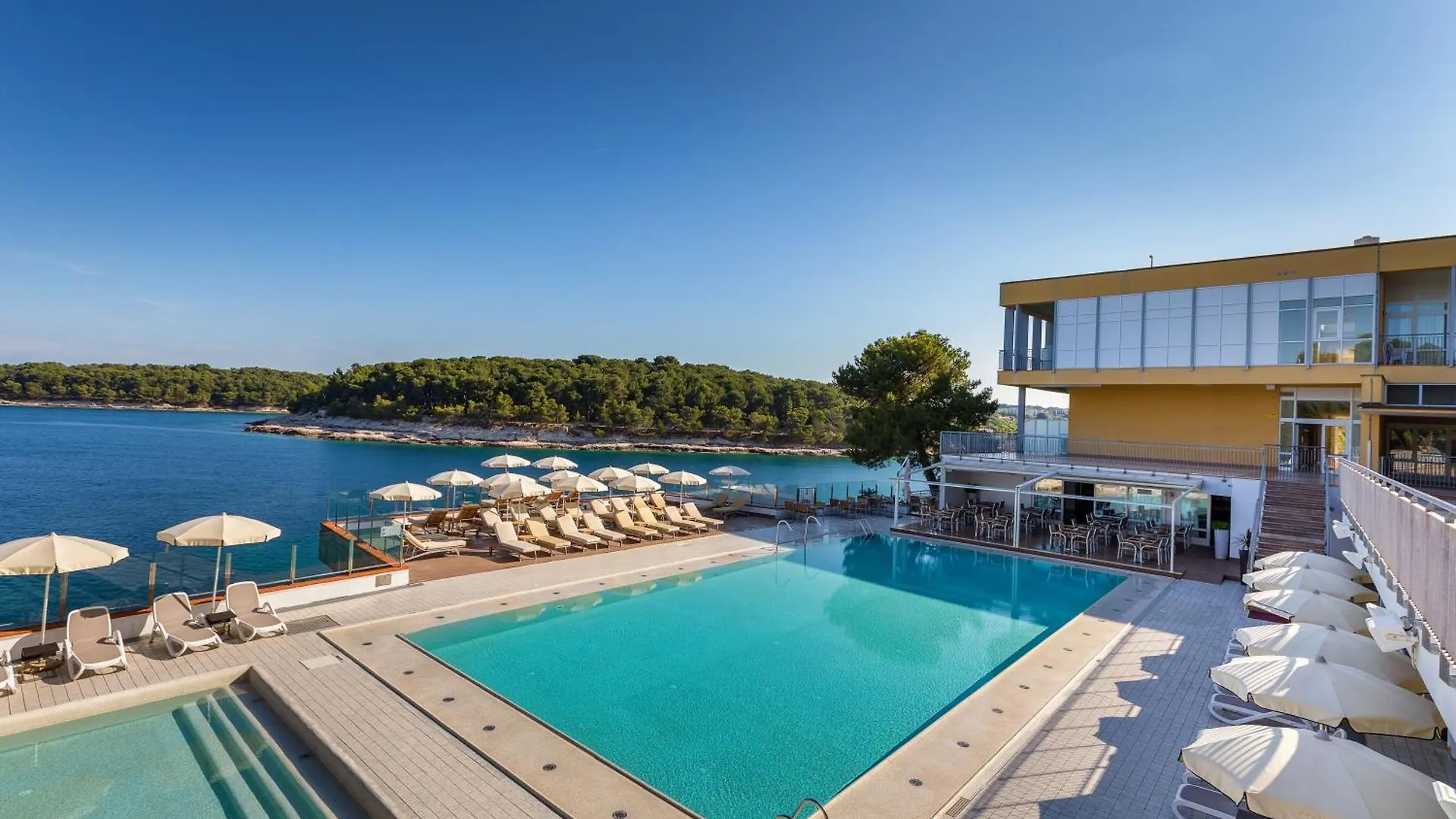 Horizont Resort Pula 2*,
